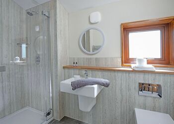 Golden Oak Treehouse - Delamere Forest Lodges, Frodsham