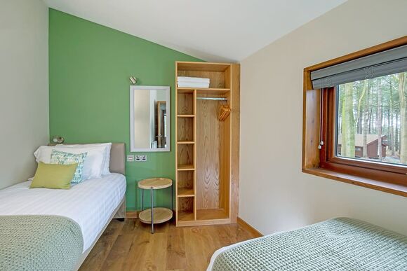 Golden Oak Treehouse - Delamere Forest Lodges, Frodsham