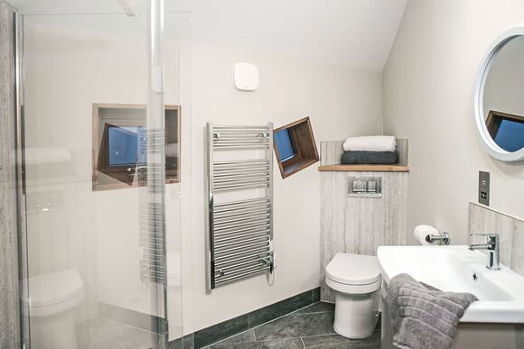 Golden Oak Treehouse - Delamere Forest Lodges, Frodsham