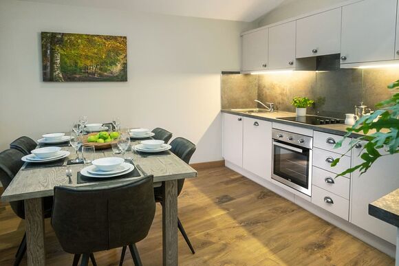 Golden Oak 2 Pet - Delamere Forest Lodges, Frodsham