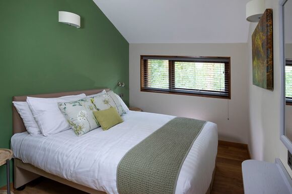 Golden Oak 2 Secluded View - Delamere Forest Lodges, Frodsham