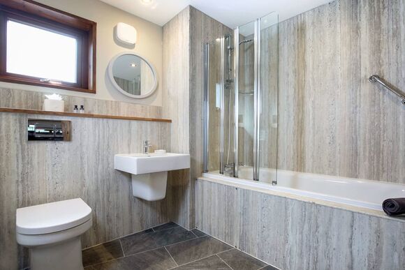 Golden Oak 2 Secluded View - Delamere Forest Lodges, Frodsham