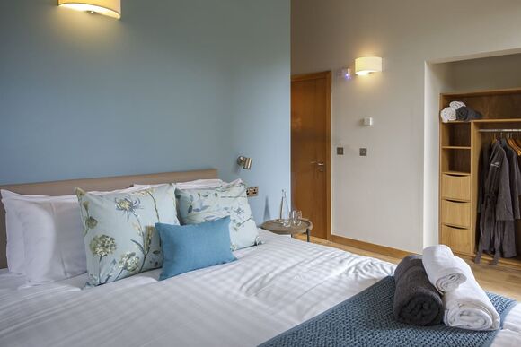 Silver Birch (Double) 3 Secluded View Pet - Delamere Forest Lodges, Frodsham