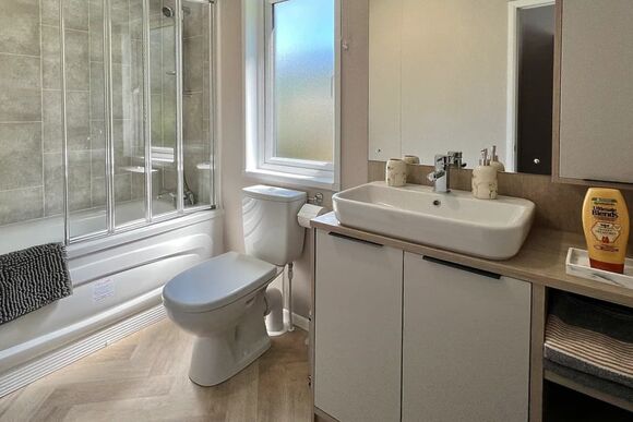 The Bee&rsquo;s Knees - Docker Holiday Park, Carnforth