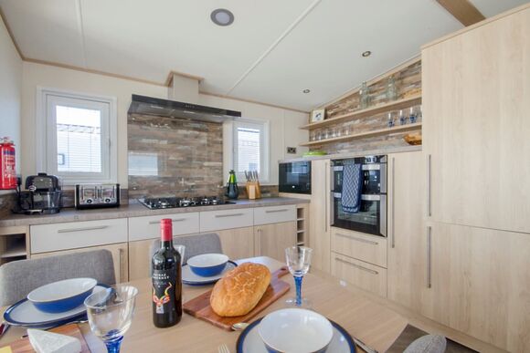 Platinum 3 Caravan with Decking - Dovercourt, Dovercourt 