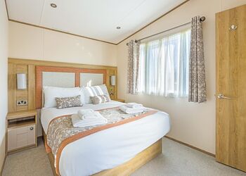 Premier Spa Holiday Home 3 - Doublebois Lodge Escape, Looe