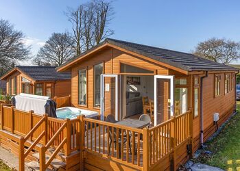 Premier Spa Lodge 2 - Doublebois Lodge Escape, Looe