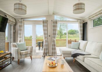 Elite Spa Holiday Home 2 - Doublebois Lodge Escape, Looe