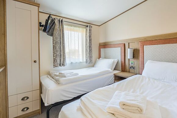 Premier Spa Holiday Home 3 No Pets - Doublebois Lodge Escape, Looe