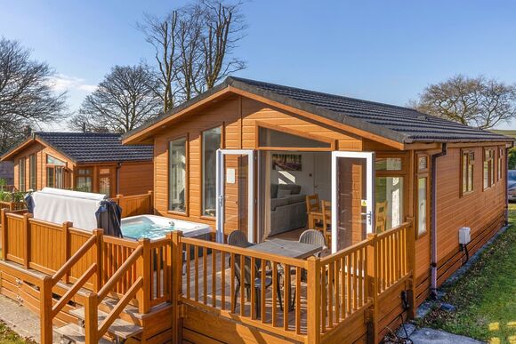 Premier Spa Lodge 2 - Doublebois Lodge Escape, Looe