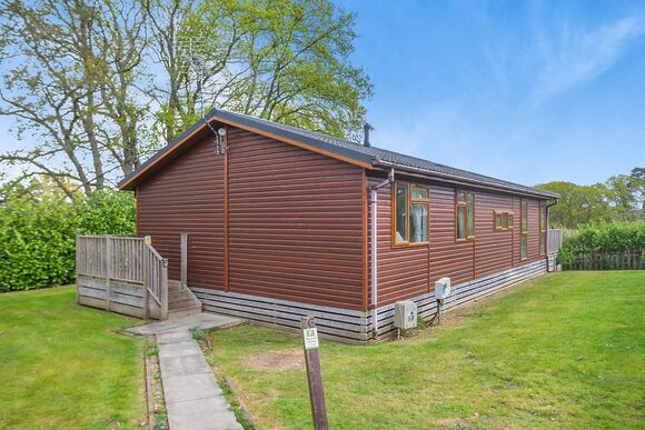 Comfort Lodge 6 - Edgeley Holiday Park, Albury, Guildford