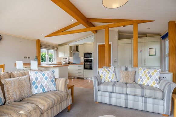 Superior Lodge 4 - Edgeley Holiday Park, Albury, Guildford