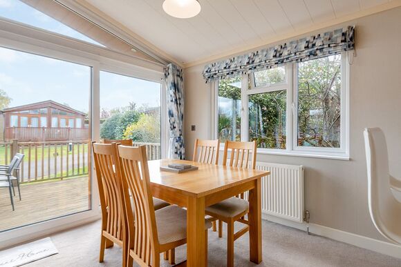 Superior Lodge 4 - Edgeley Holiday Park, Albury, Guildford