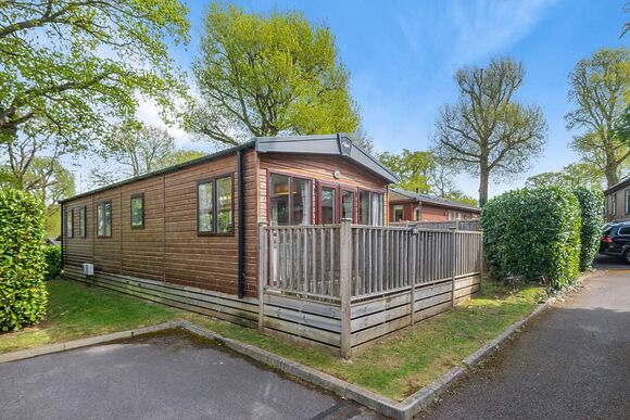 Superior Holiday Home 6 - Edgeley Holiday Park, Albury, Guildford