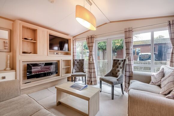 Superior Holiday Home 6 - Edgeley Holiday Park, Albury, Guildford