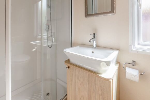 Superior Holiday Home 6 - Edgeley Holiday Park, Albury, Guildford