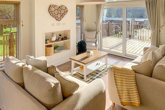 Comfort Plus Lodge 4 - Edgeley Holiday Park, Albury, Guildford