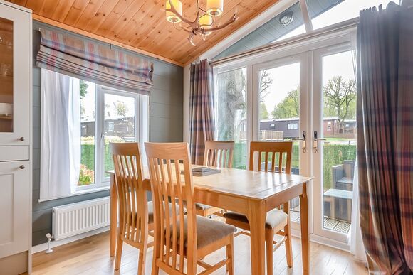 Luxury Lodge 4 - Edgeley Holiday Park, Albury, Guildford