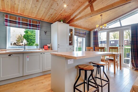 Luxury Lodge 4 - Edgeley Holiday Park, Albury, Guildford