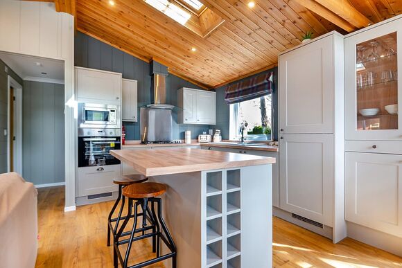 Luxury Lodge 4 - Edgeley Holiday Park, Albury, Guildford