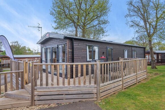 Superior Caravan 6 - Edgeley Holiday Park, Albury, Guildford