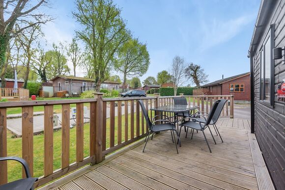 Superior Caravan 6 - Edgeley Holiday Park, Albury, Guildford