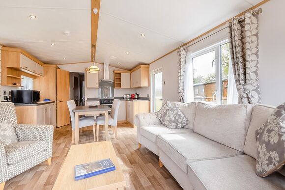 Superior Caravan 6 - Edgeley Holiday Park, Albury, Guildford