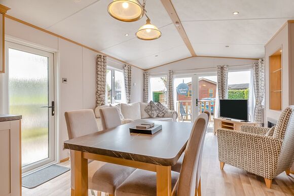 Superior Caravan 6 - Edgeley Holiday Park, Albury, Guildford