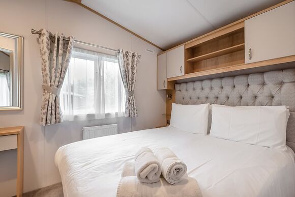 Superior Caravan 6 - Edgeley Holiday Park, Albury, Guildford