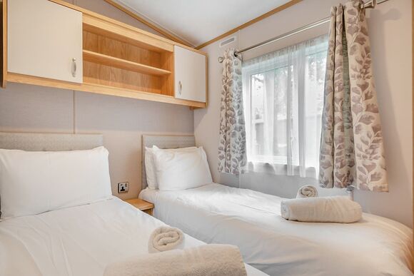 Superior Caravan 6 - Edgeley Holiday Park, Albury, Guildford