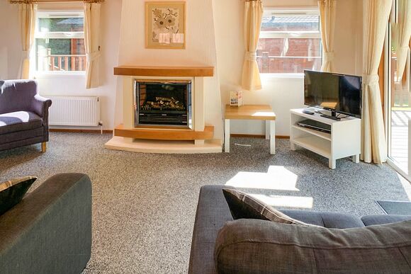 Classic Lodge 4 (Pet) - Edgeley Holiday Park, Albury, Guildford