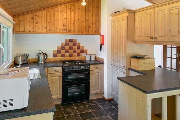 Classic Lodge 4 (Pet) - Edgeley Holiday Park, Albury, Guildford