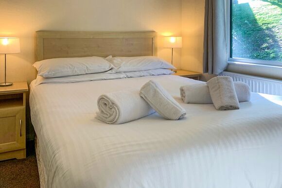 Classic Lodge 4 (Pet) - Edgeley Holiday Park, Albury, Guildford