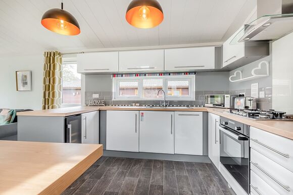 Comfort Lodge 4 (Pet) - Edgeley Holiday Park, Albury, Guildford