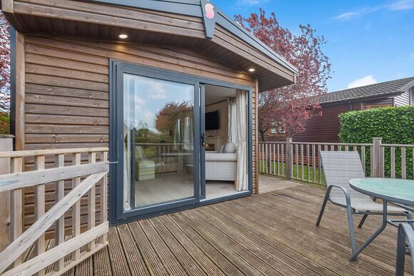 Comfort Lodge 6 (Pet) - Edgeley Holiday Park, Albury, Guildford