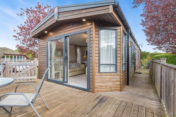 Comfort Lodge 6 (Pet) - Edgeley Holiday Park, Albury, Guildford