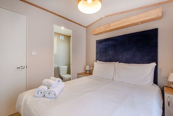 Comfort Plus Caravan 4 (Pet) - Edgeley Holiday Park, Albury, Guildford