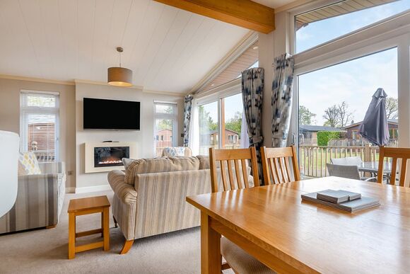 Superior Lodge 4 (Pet) - Edgeley Holiday Park, Albury, Guildford
