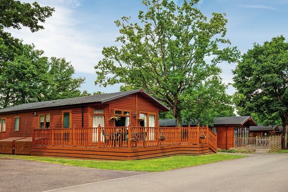Classic Lodge 4 - Edgeley Holiday Park, Albury, Guildford