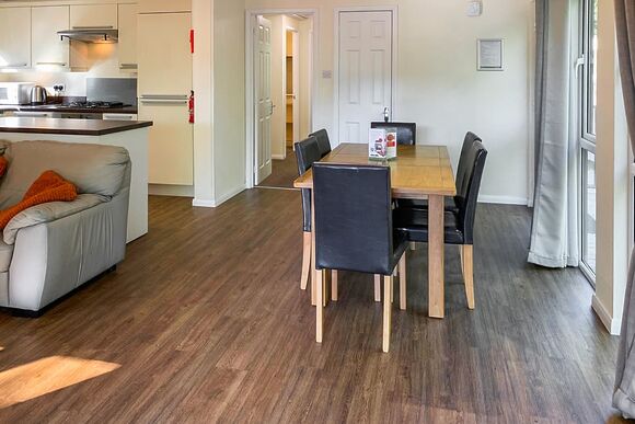 Classic Lodge 6 (Pet), Classic Lodge 6 - Edgeley Holiday Park, Albury, Guildford