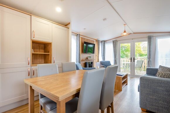 Comfort Plus Caravan 4 - Edgeley Holiday Park, Albury, Guildford