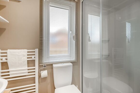 Comfort Plus Caravan 4 - Edgeley Holiday Park, Albury, Guildford