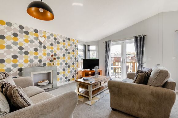 Comfort Lodge 4 - Edgeley Holiday Park, Albury, Guildford