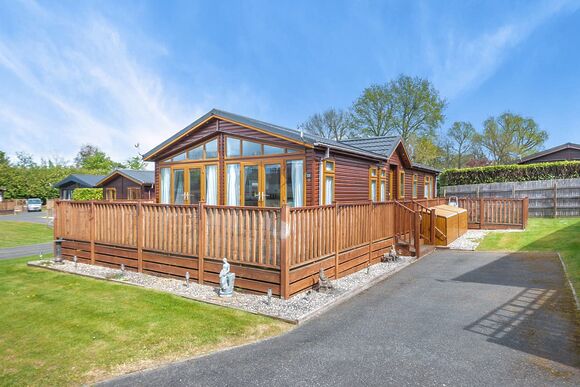 Comfort Lodge 4 - Edgeley Holiday Park, Albury, Guildford