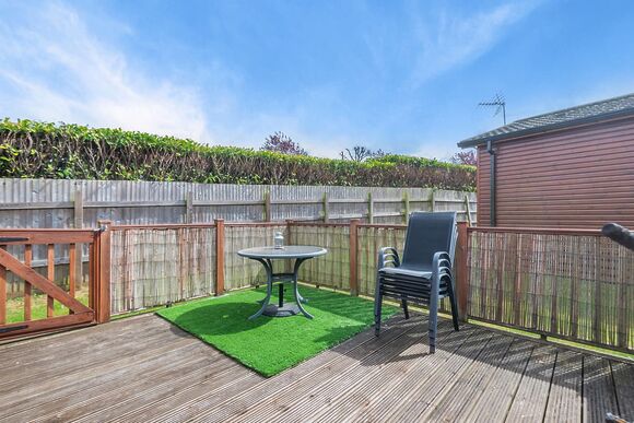 Comfort Lodge 4 - Edgeley Holiday Park, Albury, Guildford