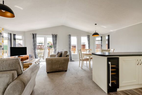 Comfort Lodge 4 - Edgeley Holiday Park, Albury, Guildford