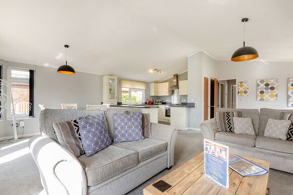 Comfort Lodge 4 - Edgeley Holiday Park, Albury, Guildford