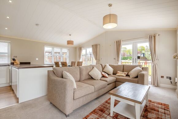 Comfort Lodge 4 - Edgeley Holiday Park, Albury, Guildford