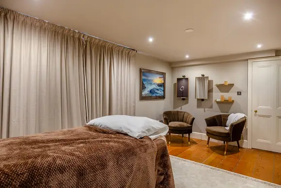 The Emerald, Carnon Downs