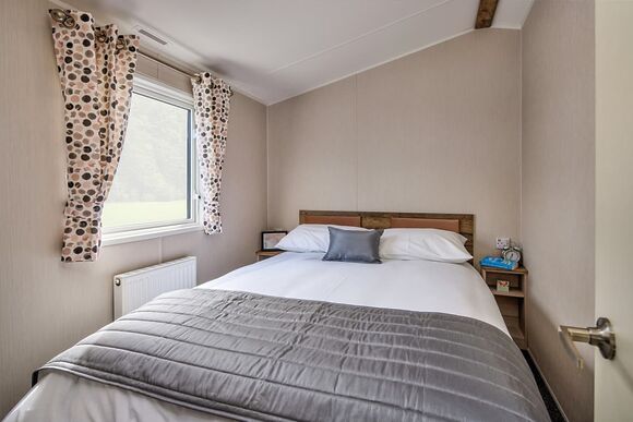 Premium Bluebell Caravan Decking (Sleeps 6, Pet) - Erigmore Holiday Park, Birnam by Dunkeld